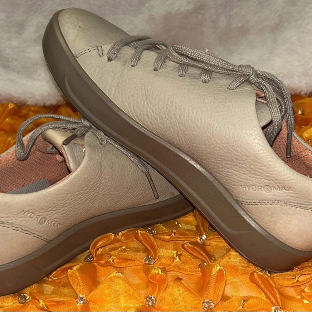 ECCO Womens Soft Low Hydromax Oyester Color Size 5 EU 36